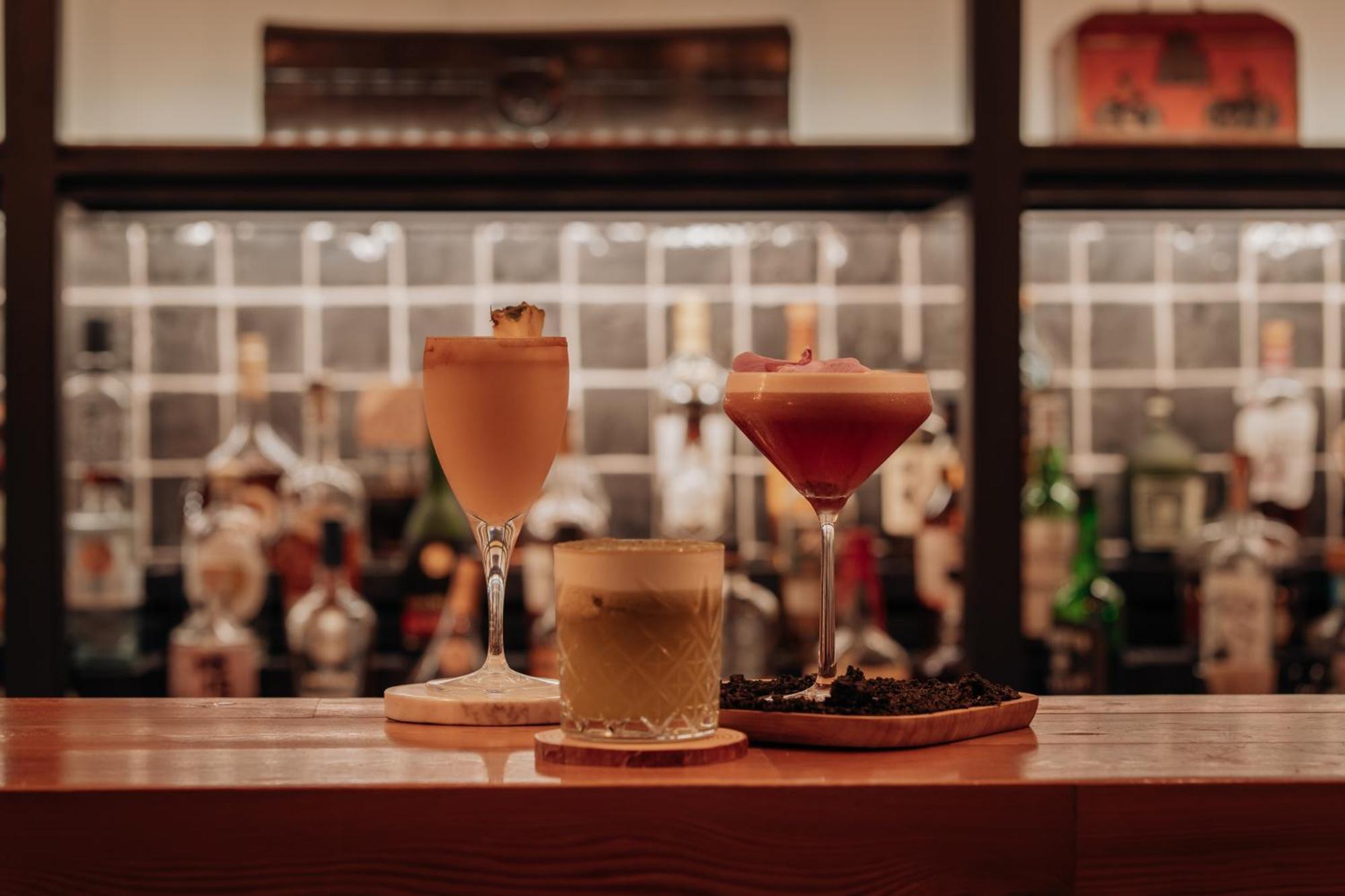Sensi Azores Nature And Spa Ginetes Eksteriør bilde A selection of cocktails at the bar