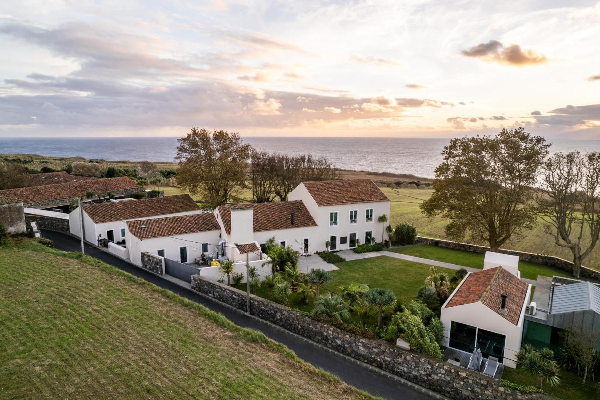 Sensi Azores Nature And Spa Ginetes Eksteriør bilde The main house of the Quinta do Canavial, the residence of the Count of Canavial
