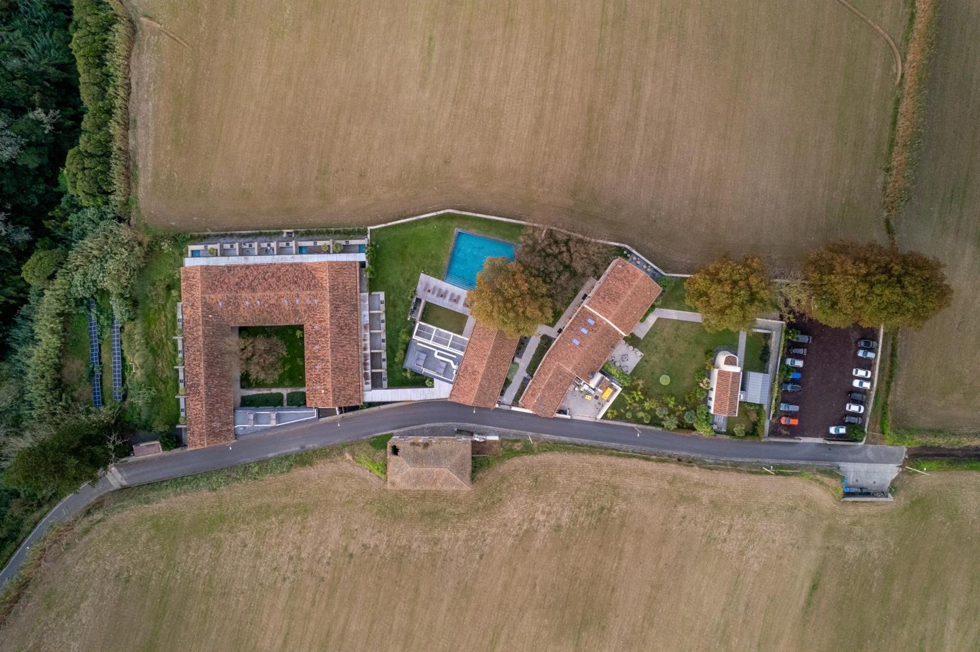Sensi Azores Nature And Spa Ginetes Eksteriør bilde Aerial view of the village