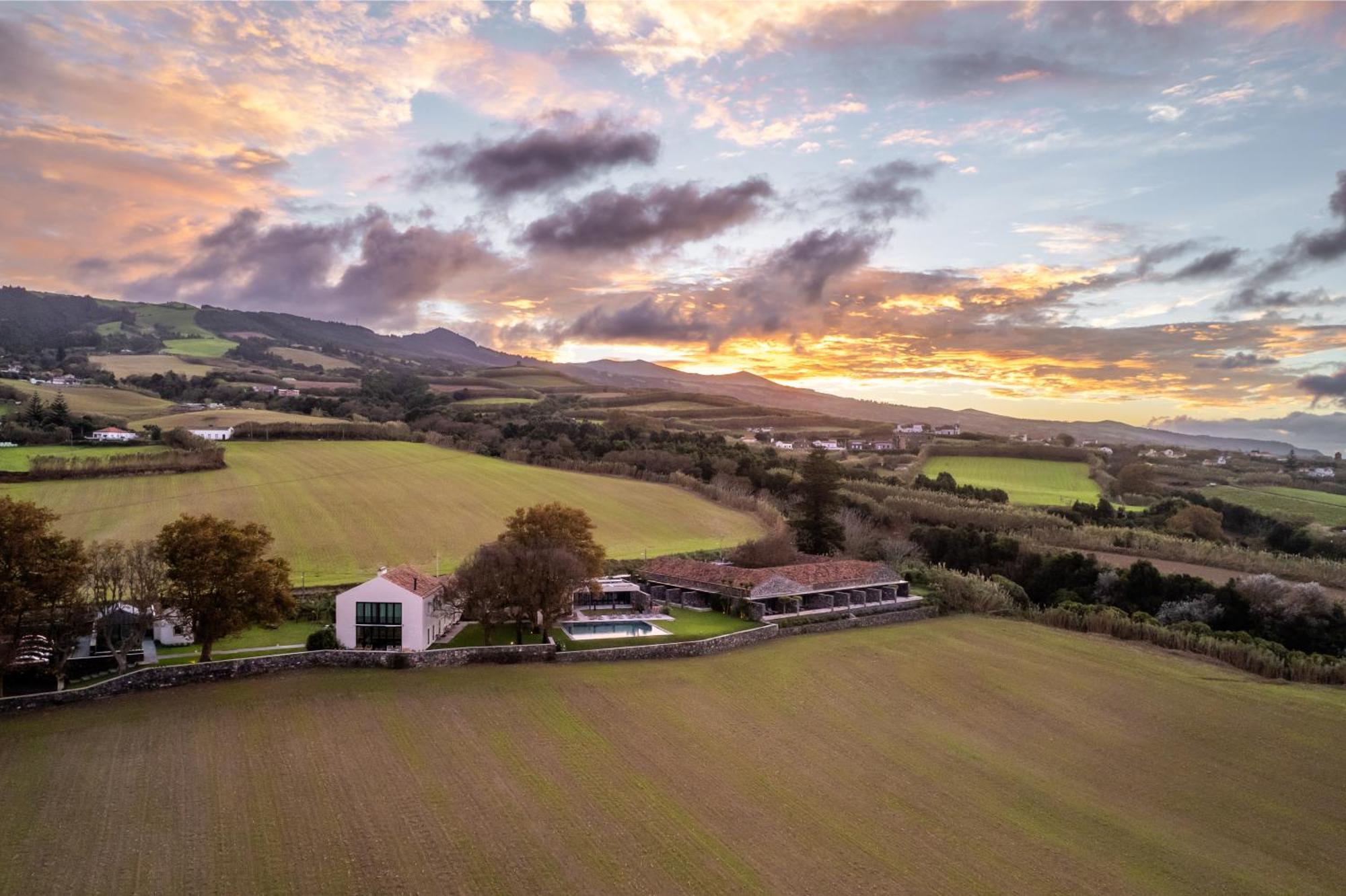 Sensi Azores Nature And Spa Ginetes Eksteriør bilde The Old School House, Llanfairpwll, North Wales