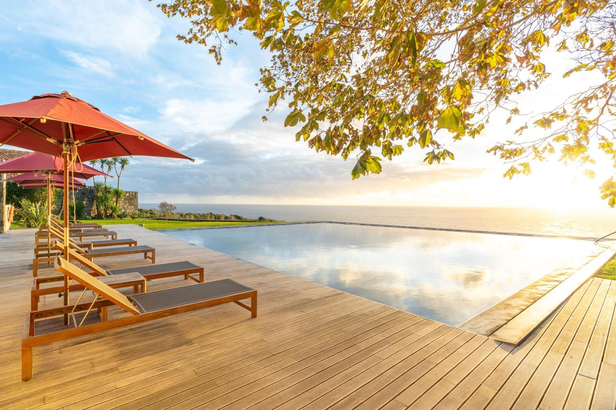 Sensi Azores Nature And Spa Ginetes Eksteriør bilde Infinity pool at the resort